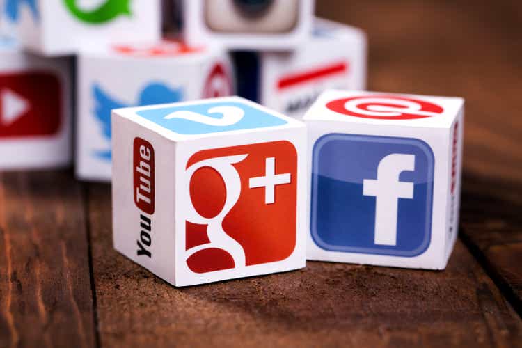 Social media cubes on a wooden background