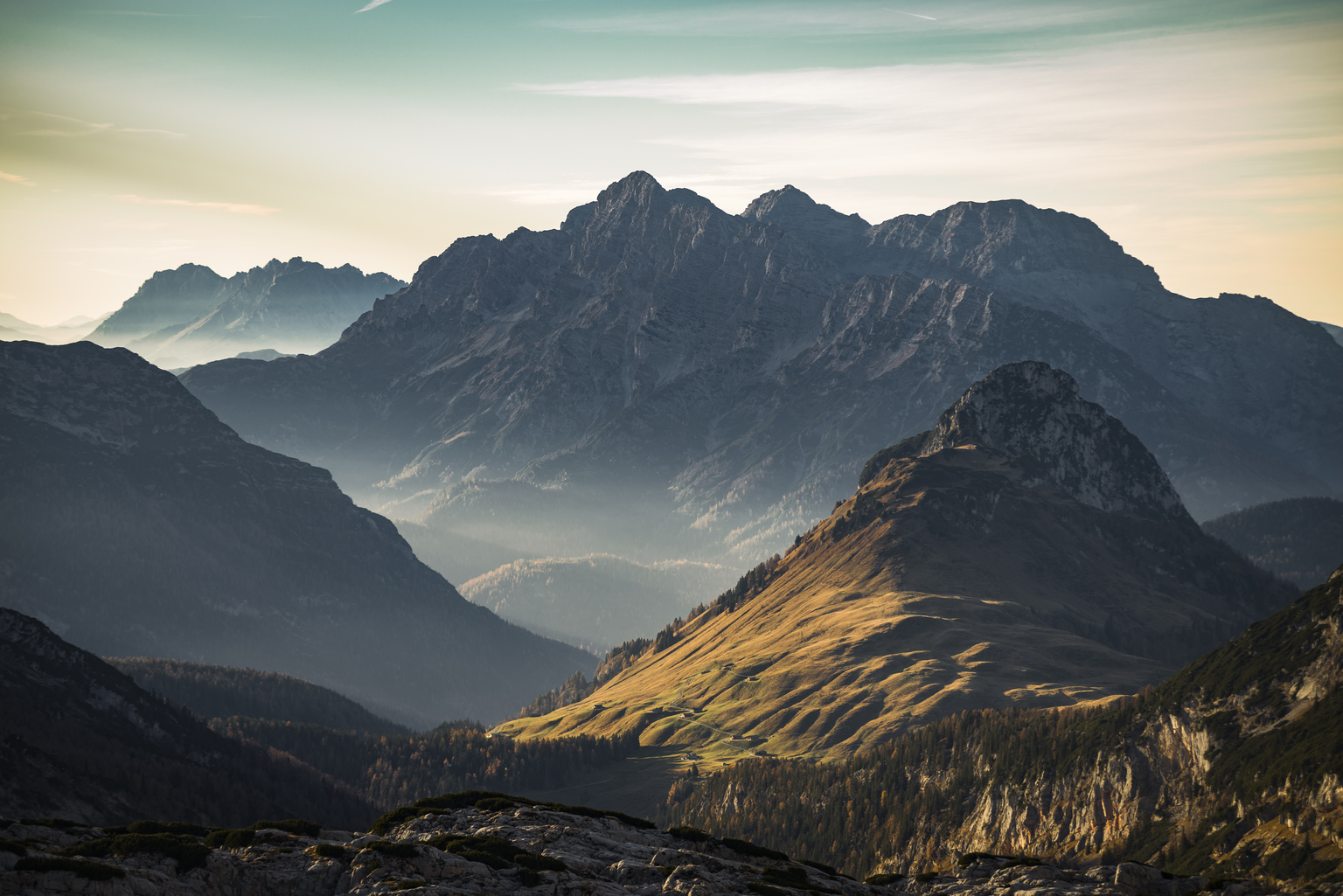 seekingalpha.com - Oliver Rodzianko - AMD: I'm Calling The First Peak Of The AI Mountain Range (NASDAQ:AMD)