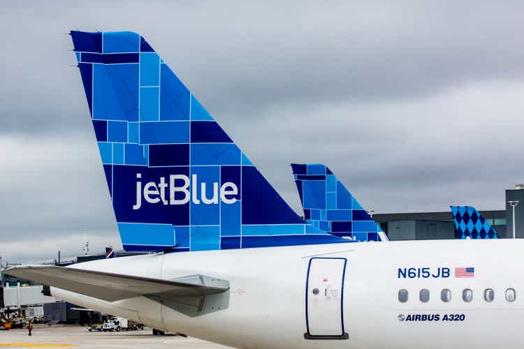 Airbus A320 JetBlue tailfin with Mosaic design