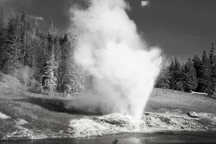 B&W Riverside Gyser, Yellowstone Park