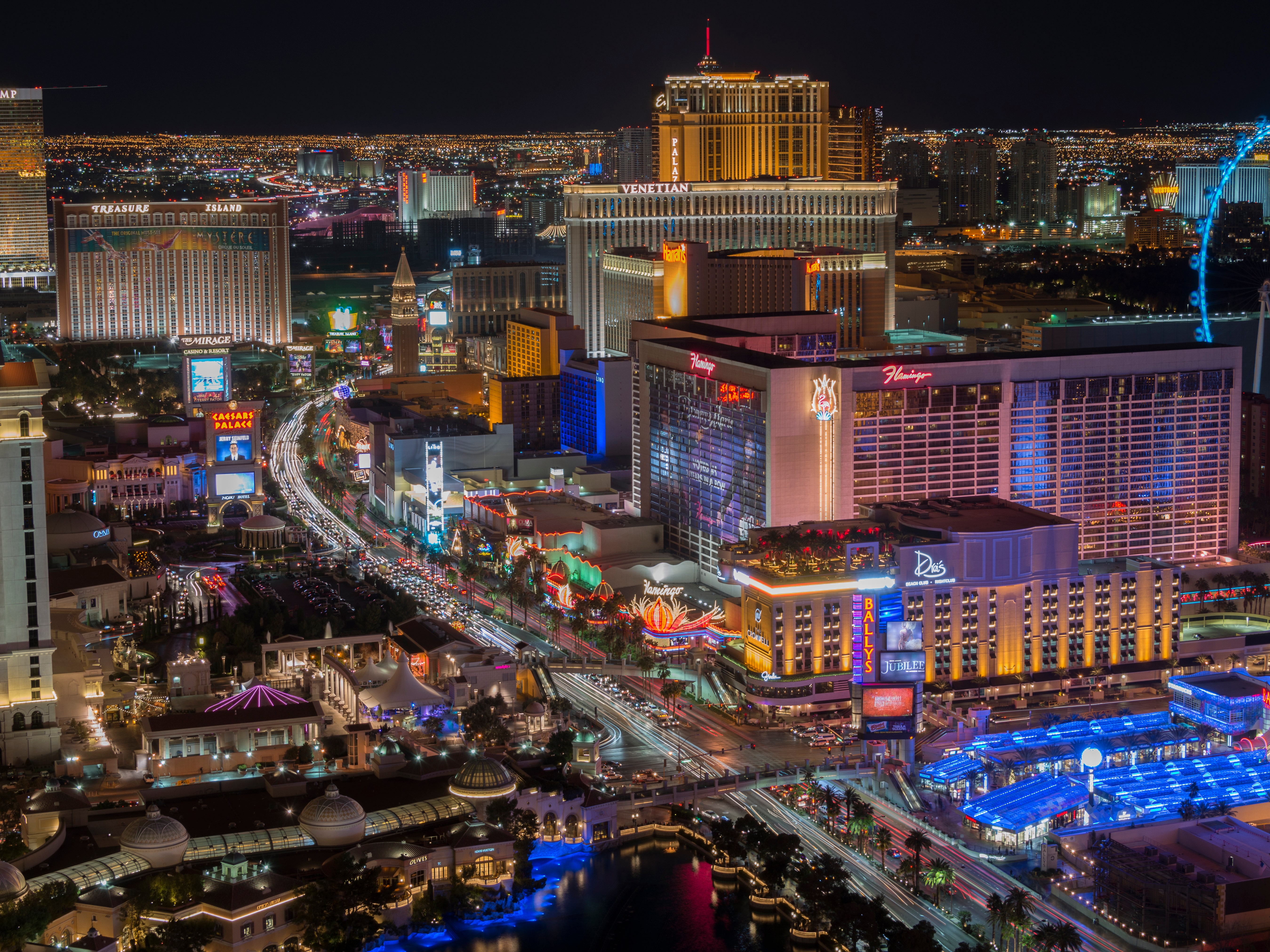 Las Vegas Sands beats profit forecasts, still keen on Macau