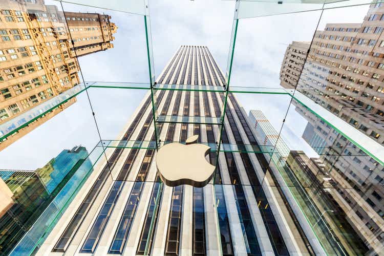 Apple store at 5th Ave in Manhattan, NYC