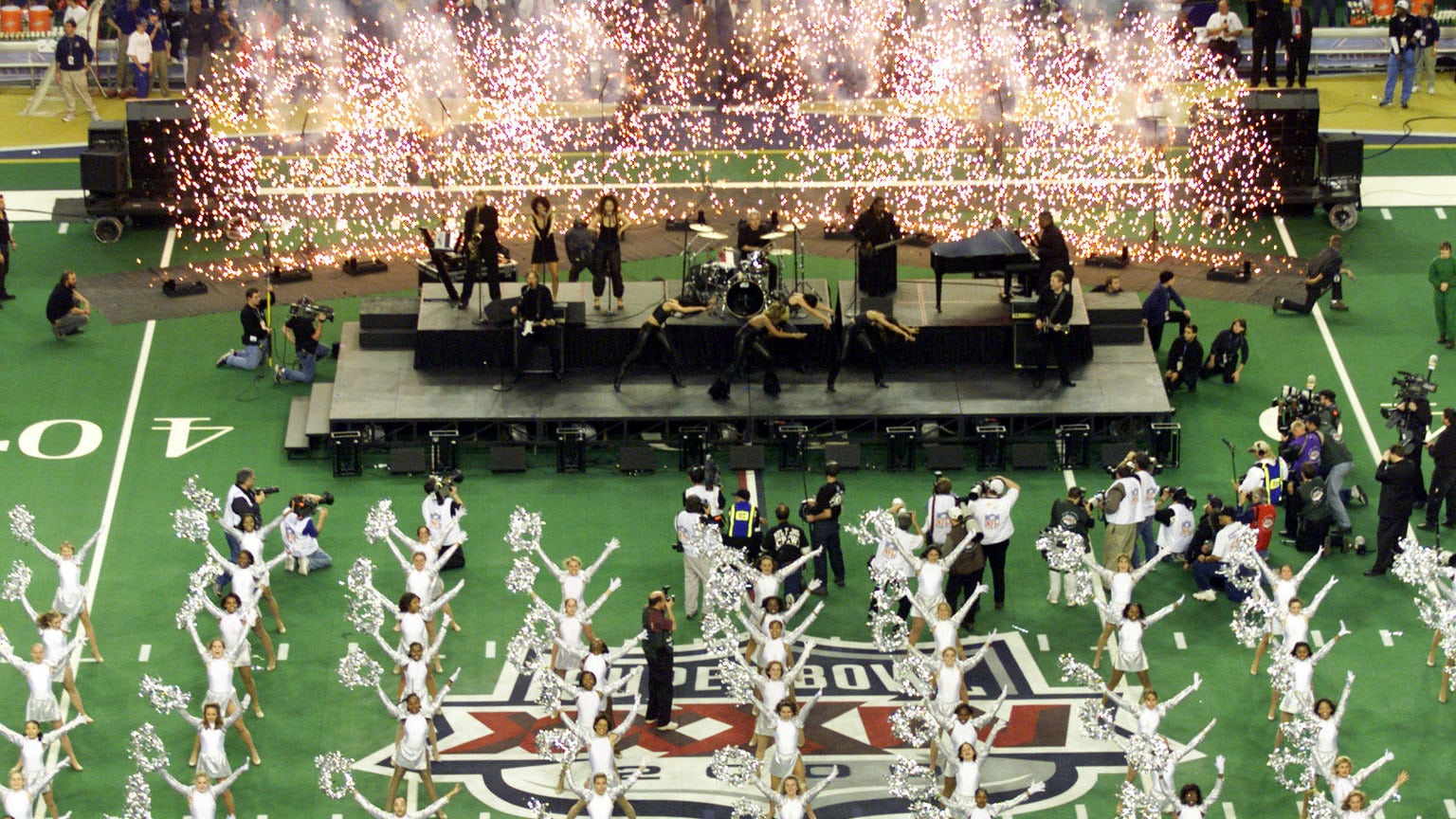 Live sports is 'key to streaming' amid Apple's sponsorship of Super Bowl  Halftime show: Analyst 