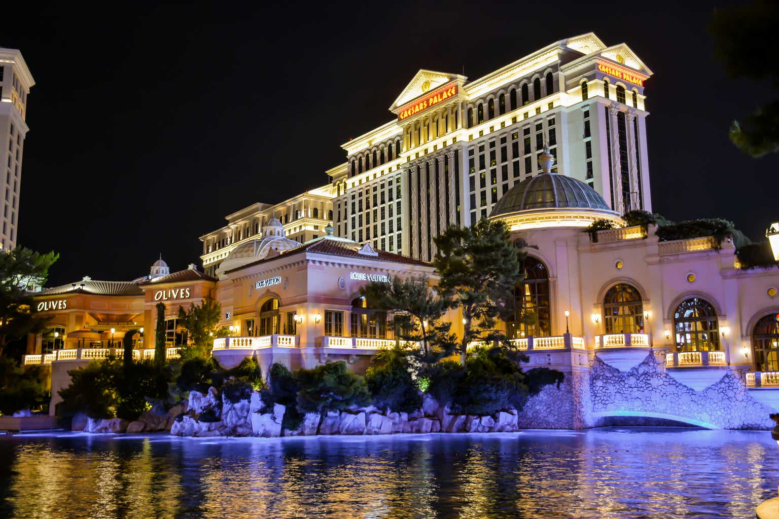 Caesars: 2 Obstacles Stand Between It And A  Worth Goal