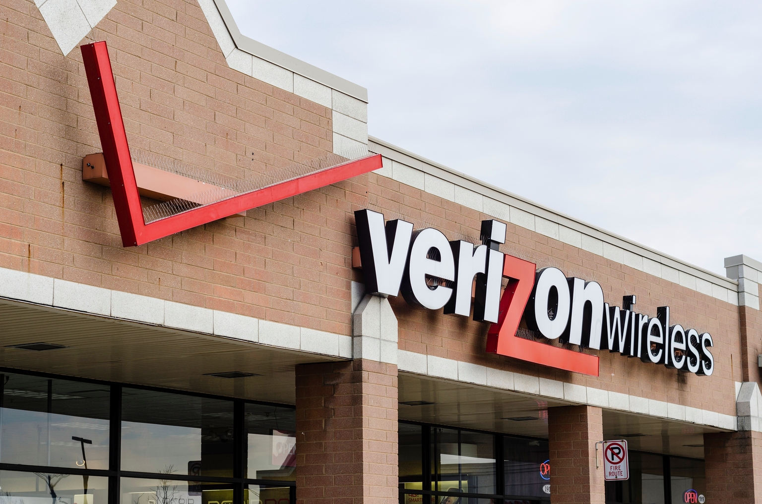 Verizon: Frontier Deal May Limit Upside (Rating Downgrade)