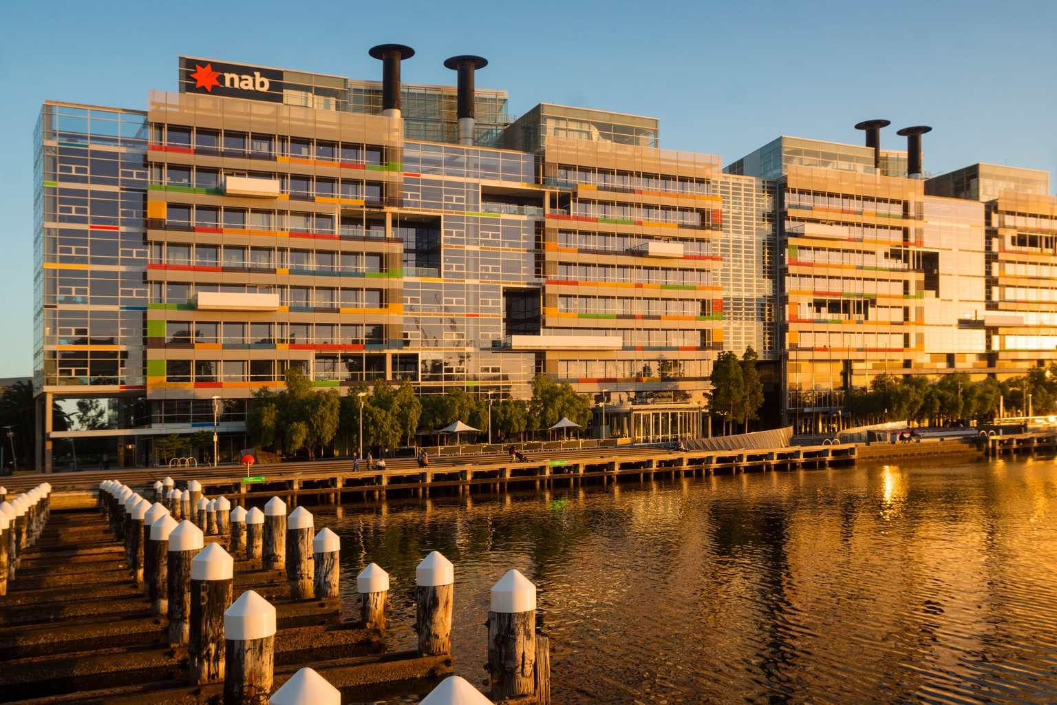 Australian Banks Face Mortgage Slowdown and Valuation Pressure