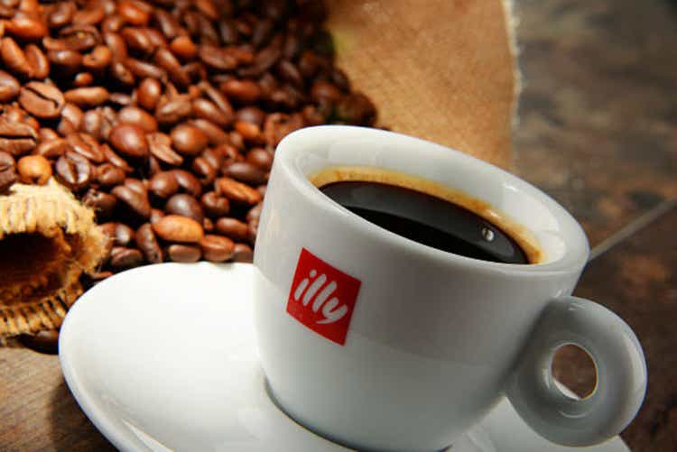Composition with cup of Illy coffee and beans
