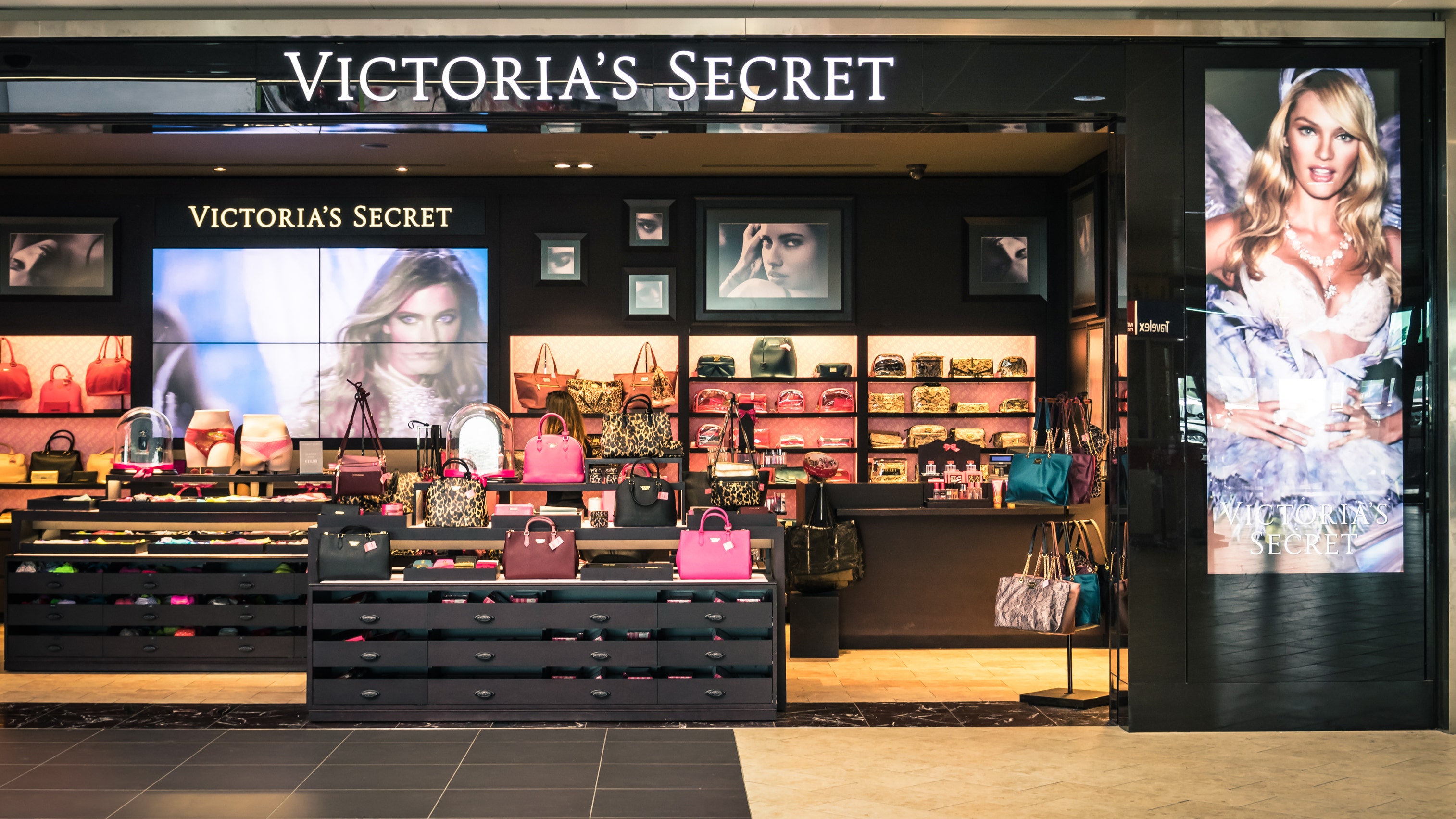 Victoria's Secret shares plummet on expectations for challenging Q1 (VSCO)