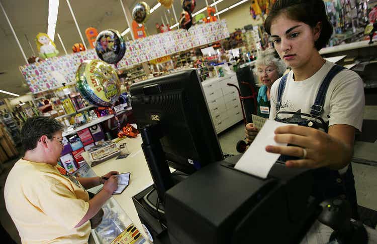 Wal-Mart Dominates US Retail Economy