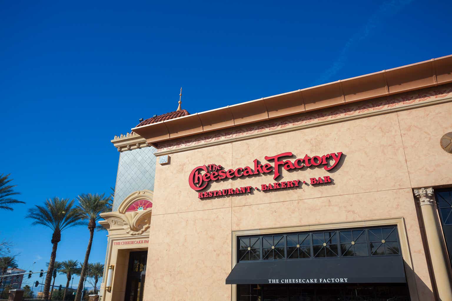 The Cheesecake Factory: Time To Take Chips Off The Table As Traffic Slows (Rating Downgrade)