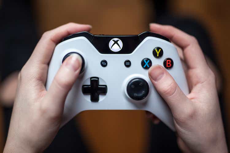White Xbox One Controller - Close Up