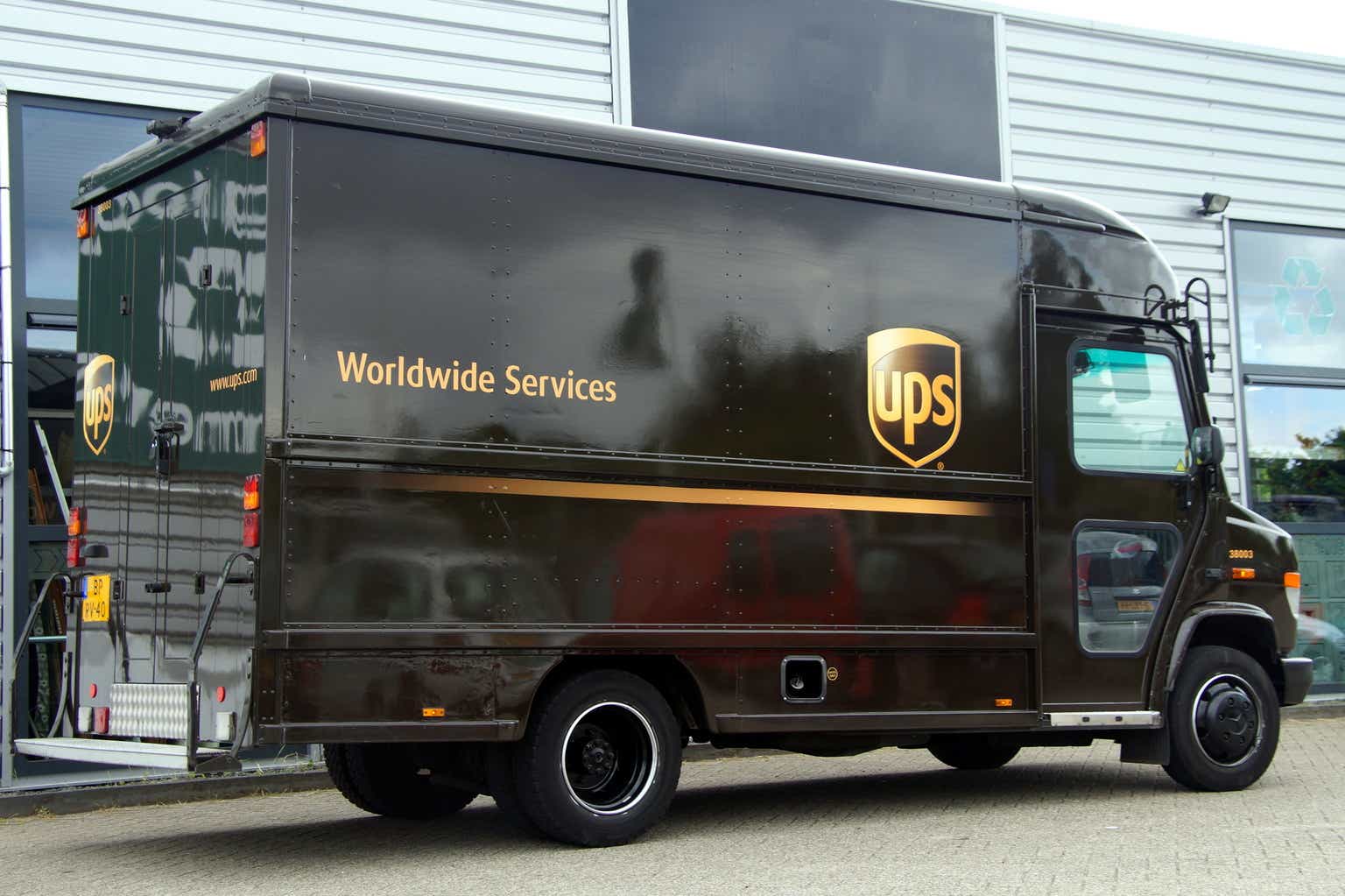 What's Wrong With UPS? Subpar Growth, Backpedaling Valuation, Weak Chart, Trump Tariffs