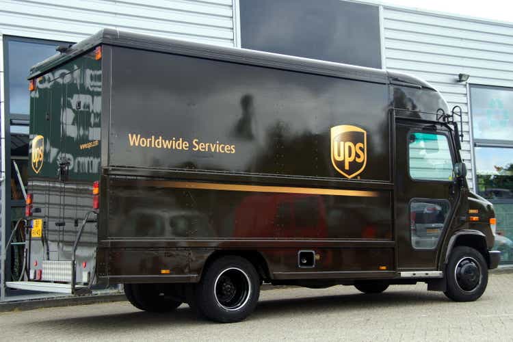 UPS Postal Delivery Truck - Mercedes