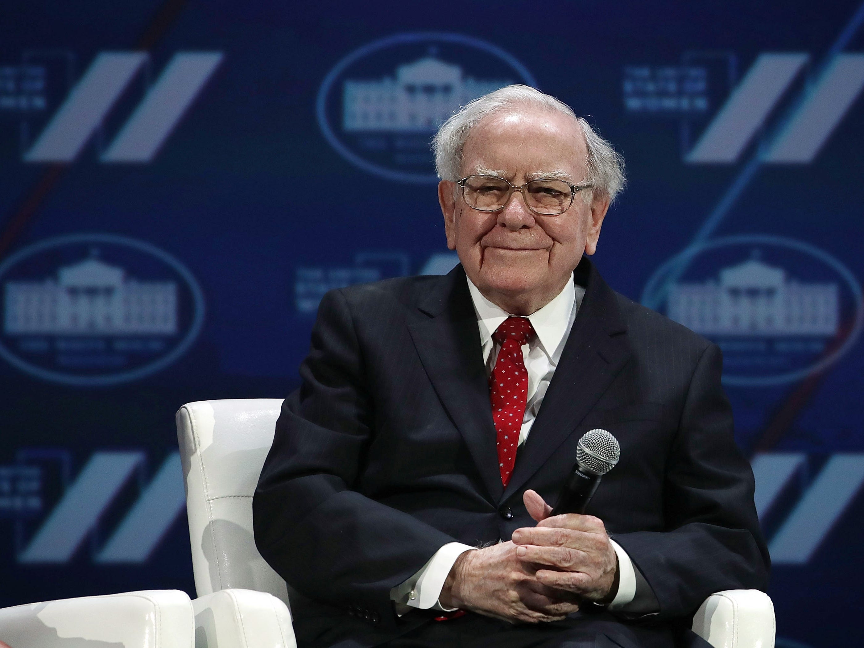 China Fund Manager to Pay Record $2.1 Million for Lunch with Warren Buffett