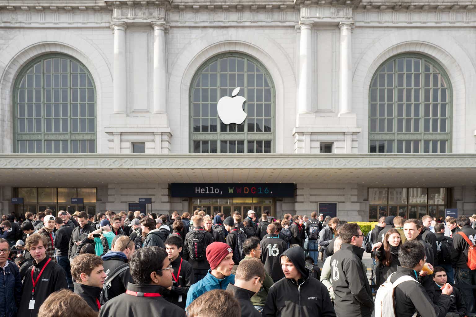 Apple's Post Q2 Stock Drop: A 'Buy The Dip' Opportunity?