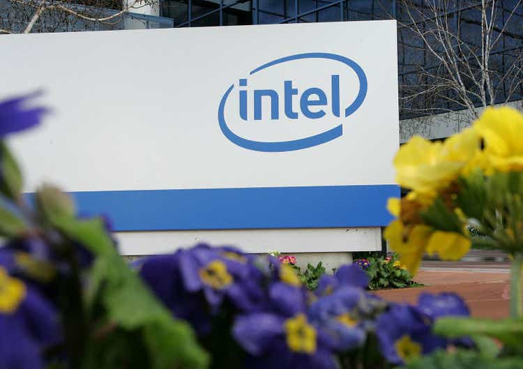 Intel Lowers First Quarter Revenue Estimate