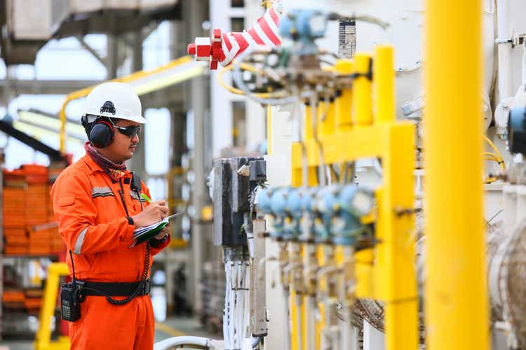 operator recording operation of oil and gas process