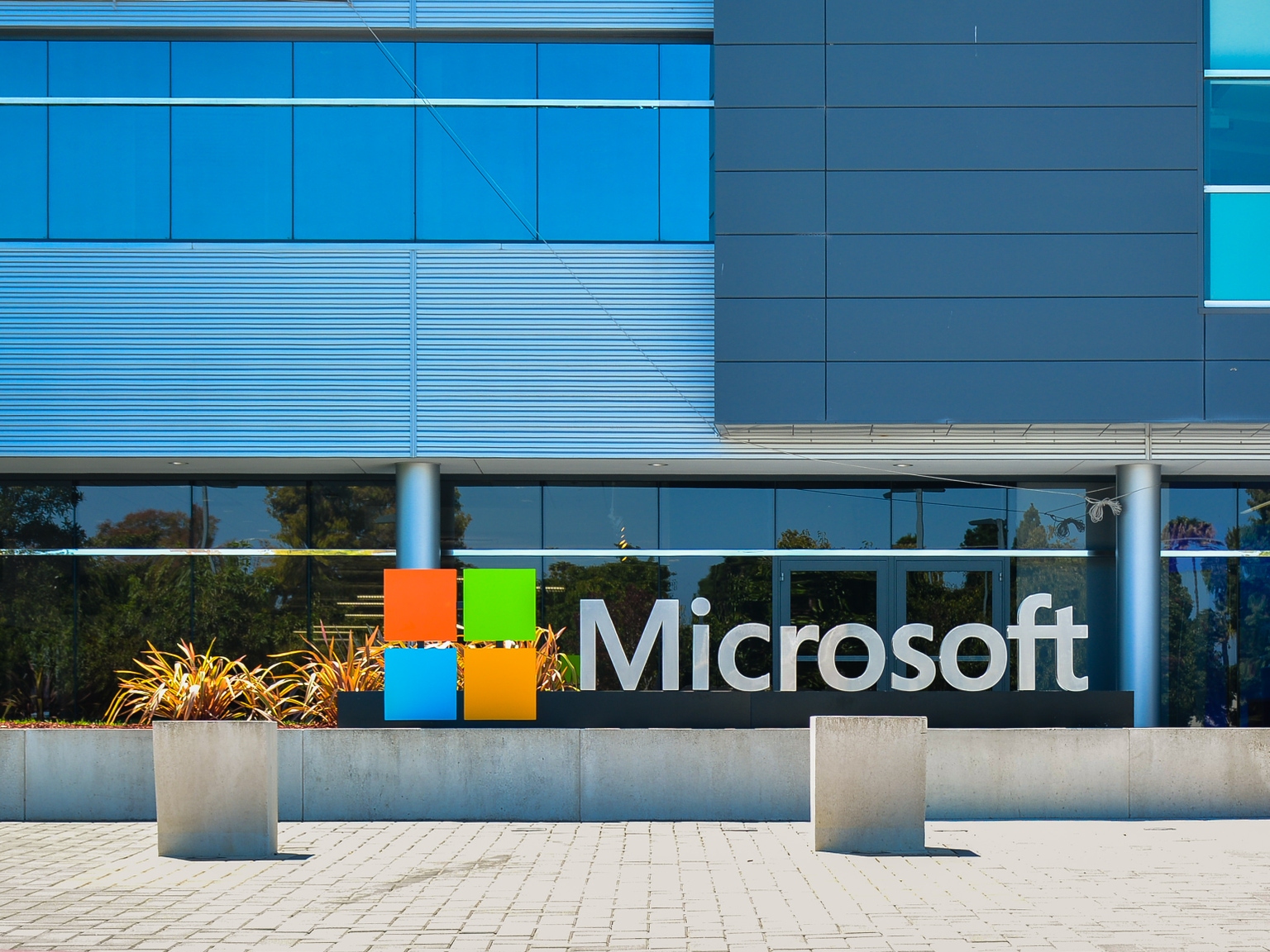 Microsoft: Overvalued Even With The AI Revolution (NASDAQ:MSFT)