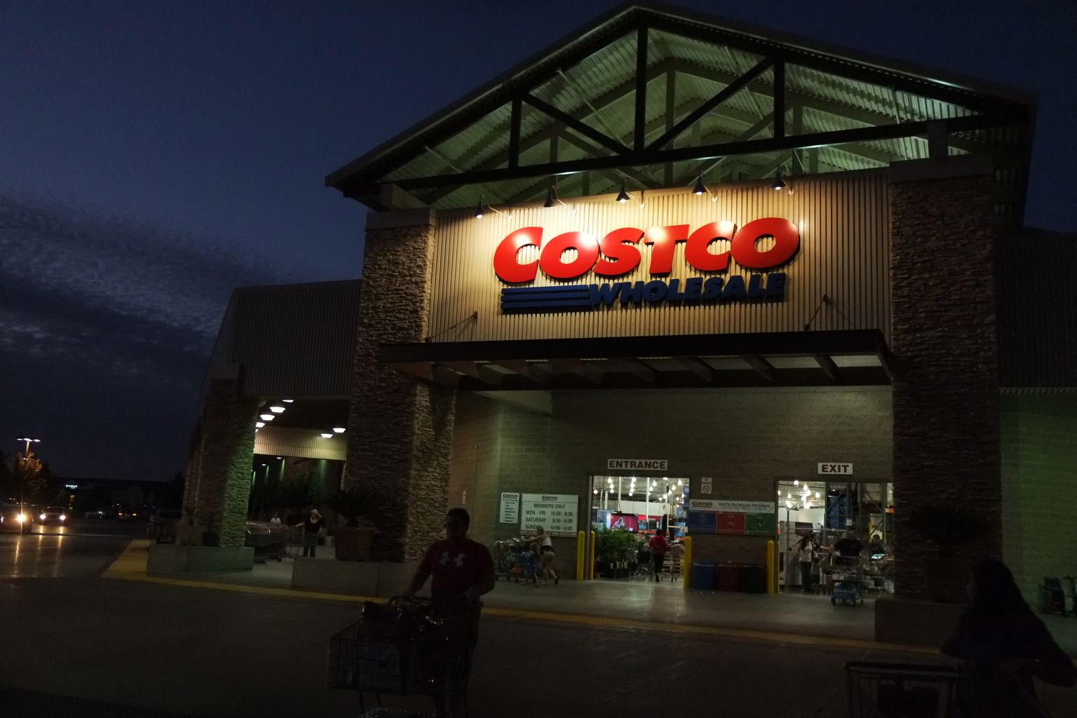 Costco Stock: Bubble Warning Reiterated (NASDAQ:COST) | Seeking Alpha