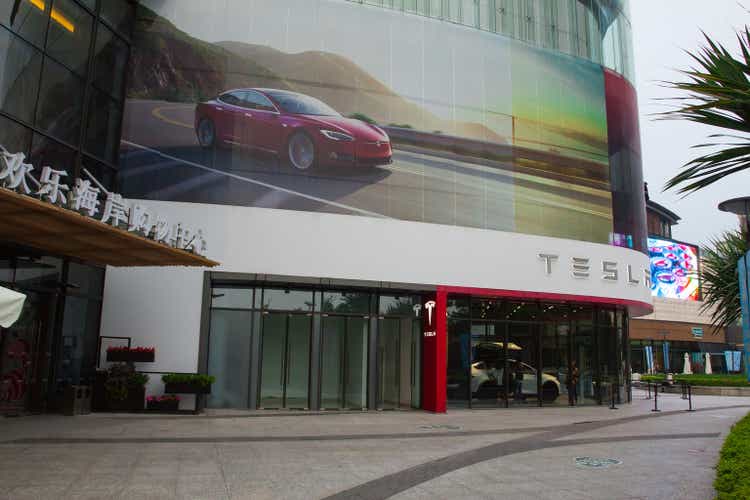 Store for automaker Tesla Motors at the Stanford Shopping Center, an  News Photo - Getty Images