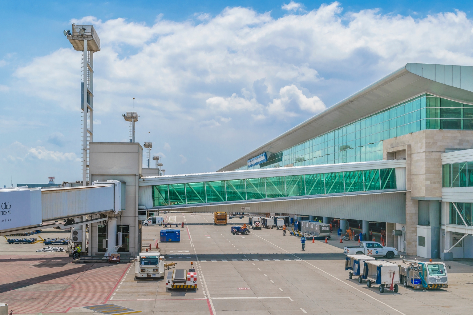 CorporacióN AméRica Airports: Strong Execution Keeps Shares Flying Higher