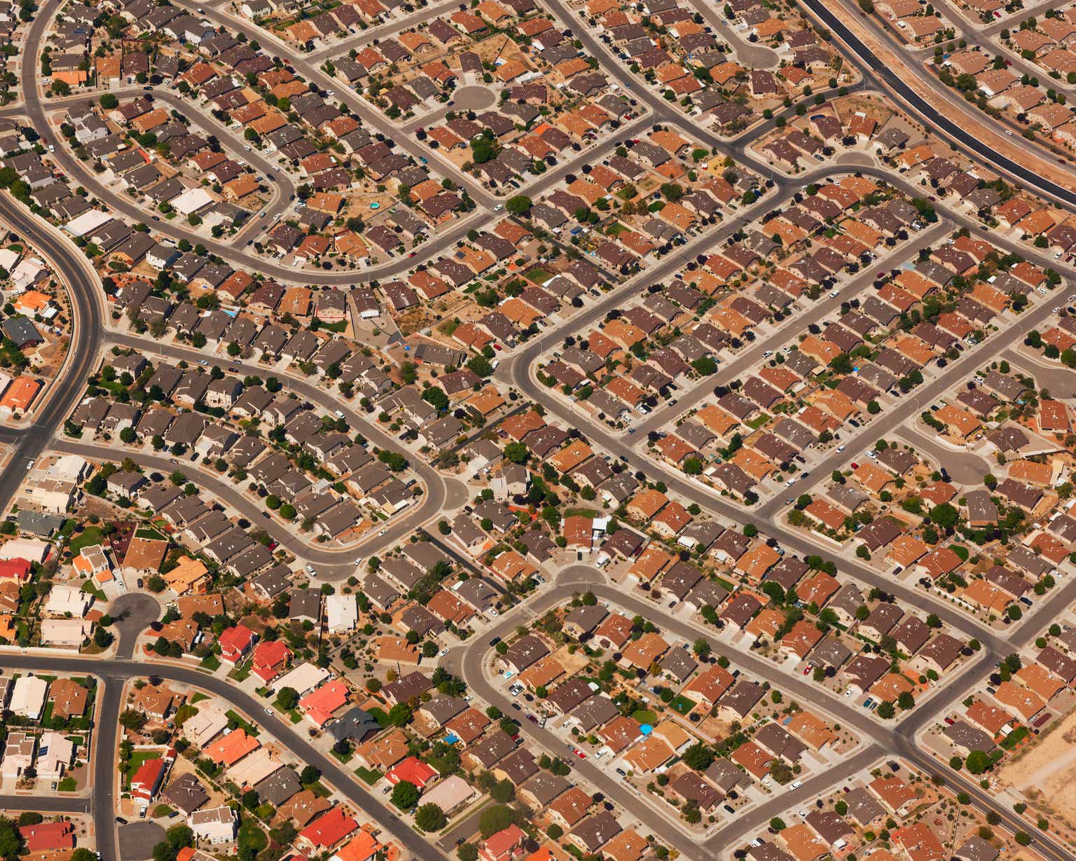 Beazer Homes USA: Housing Market Uncertainty Resurges (Rating Downgrade)