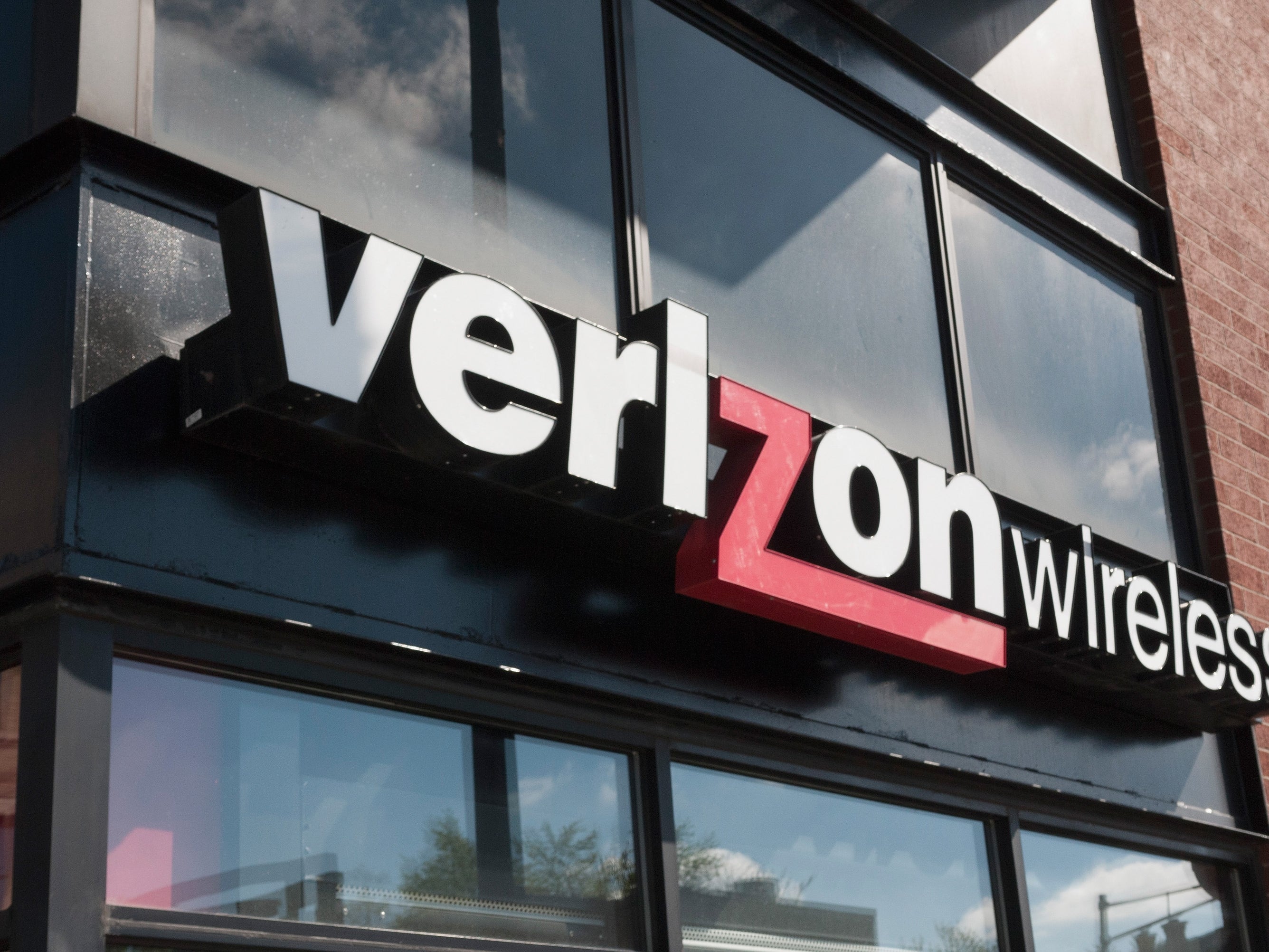 Verizon sells three-state territory, including 1.6 million FiOS