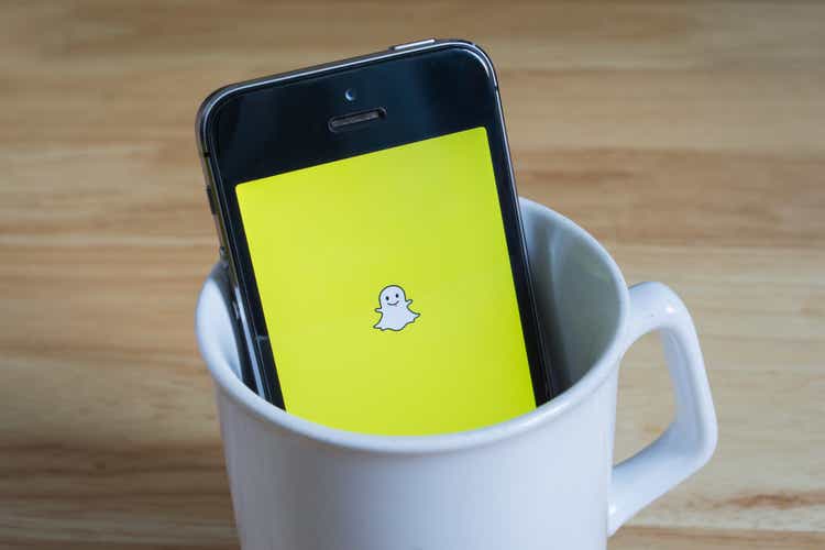 Why did Snap stock plunge today? More dire notes on ads' economic prospects (NYSE:SNAP)