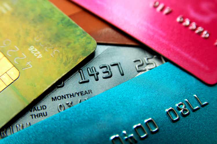 Synchrony credit card chargeoff rate falls, delinquency rate stable in