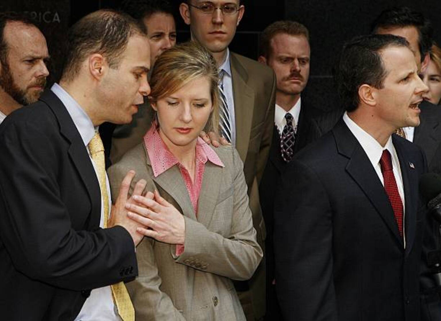 0 News Article Image Главный юрист Goldman Sachs уходит в отставку из-за связей с Эпштейном