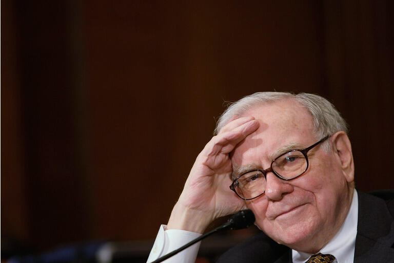 Warren Buffett testifica ante el Comité de Finanzas del Senado