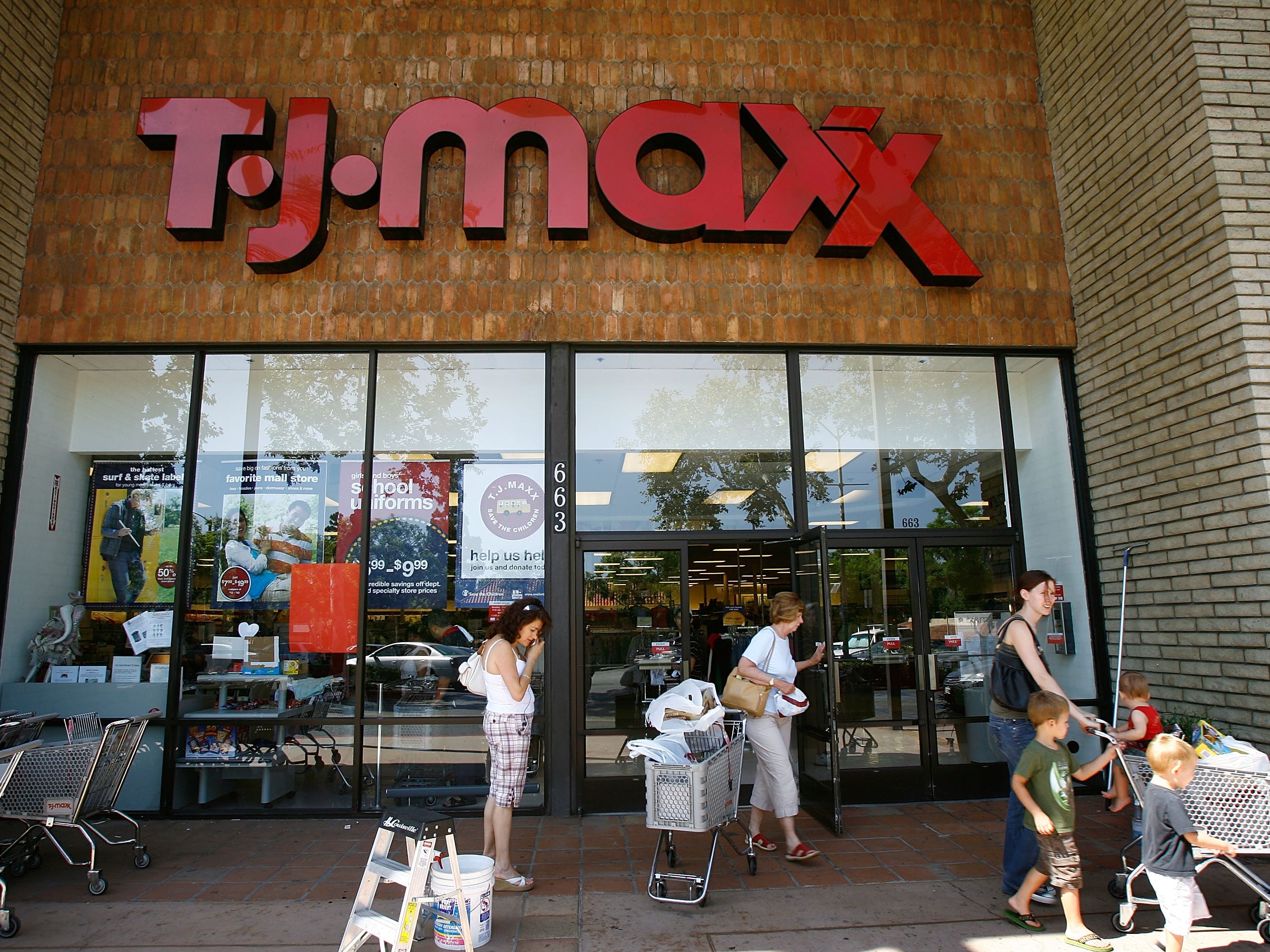 T.J. Maxx parent misses estimates as lockdowns cut sales by $1 bln