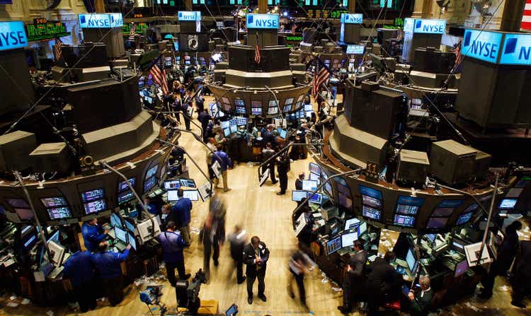 Dow Plunges Despite Fed Buyout Plan for Debt