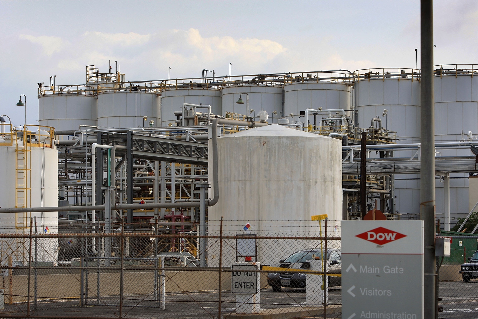 Dow: Chemical Maker Struggles With Earnings Decline And Macro Headwinds ...