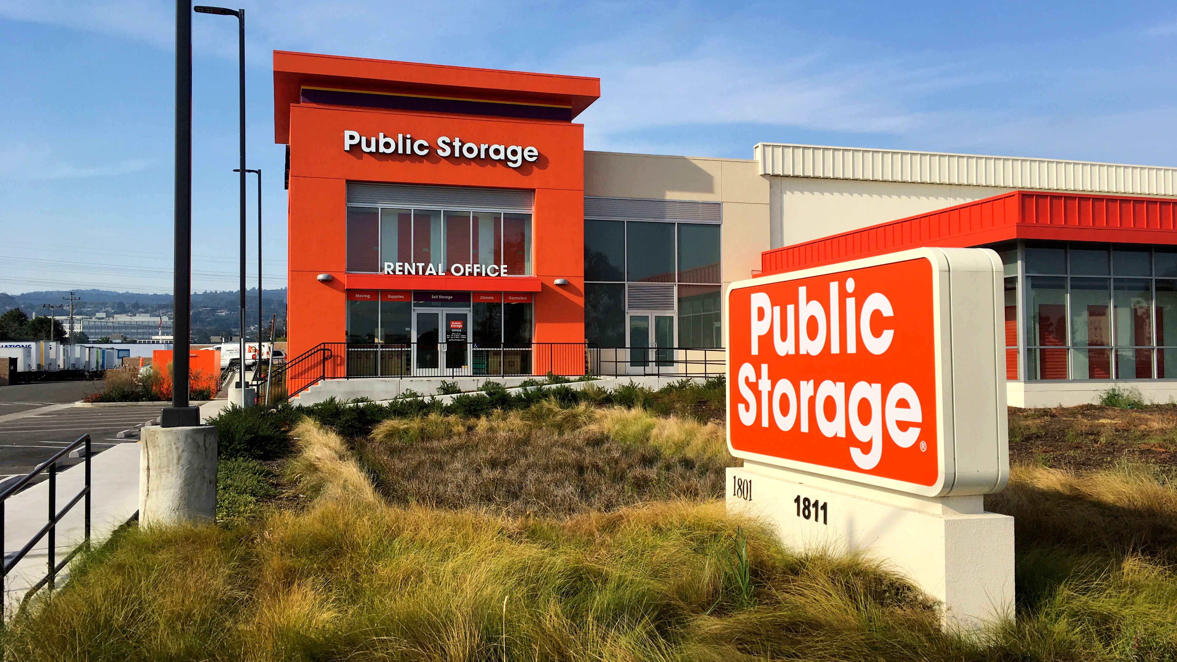 Public Storage offers to acquire rival Life Storage for $11B (NYSE:PSA) | Seeking Alpha