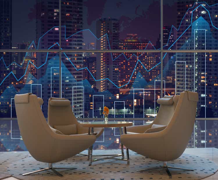Lobby-Bereich eines Hotels die Trading Diagramm auf das Stadtbild bei Nacht und Welt als Kartenhintergrund, finanzielle Geschäftskonzept zu sehen