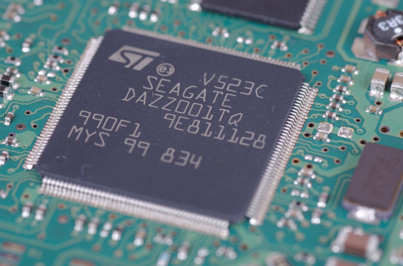 Seagate (STX): Is This Data Storage Giant a Seriously Undervalued Opportunity?