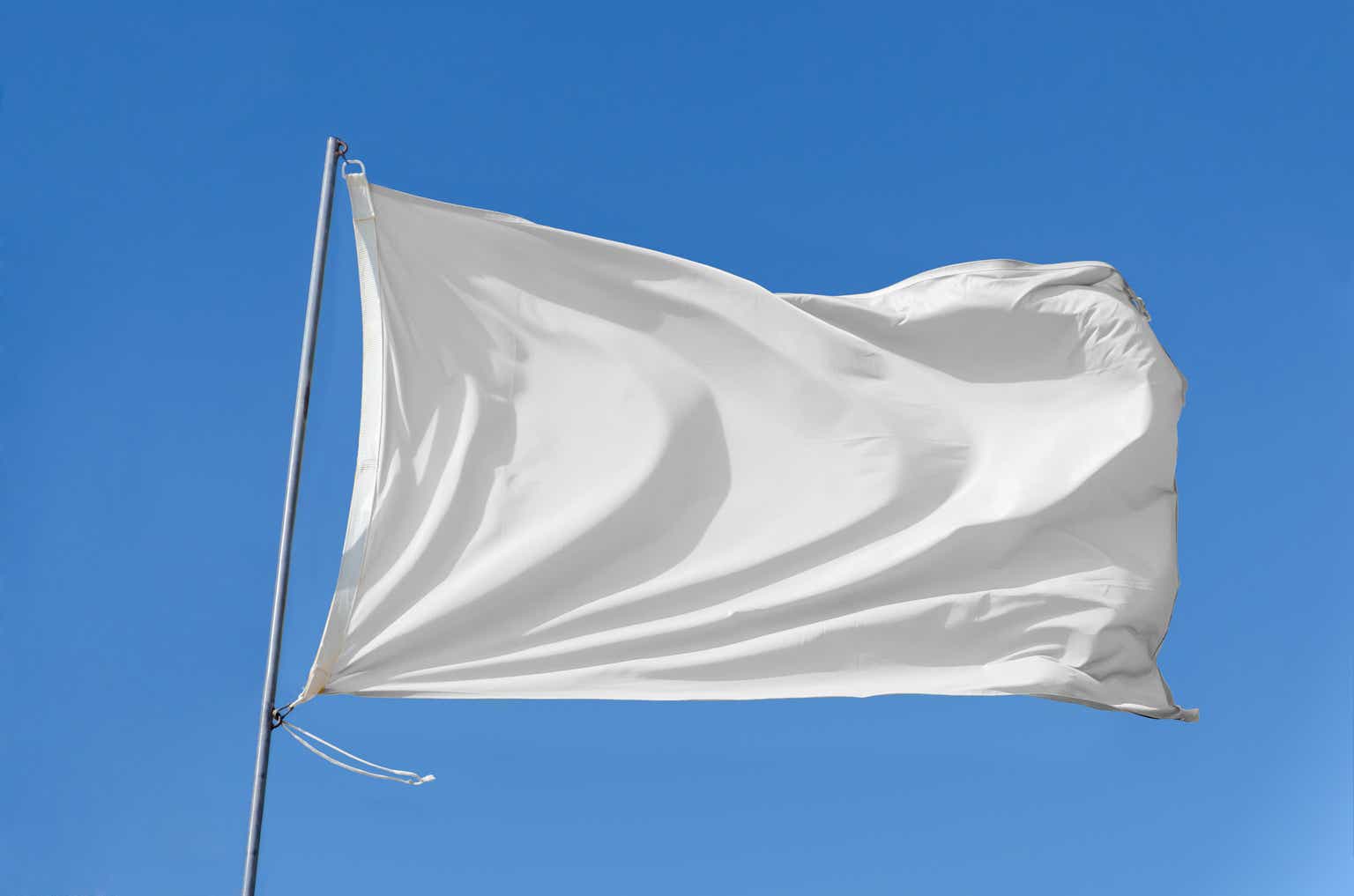 Картинка белый флаг. Белые флаги. Флажок белый. Развивающийся белый флаг. Белое Знамя.