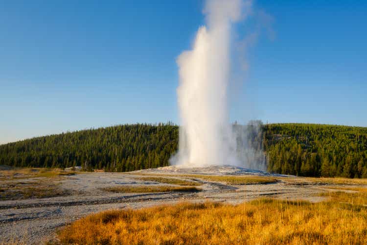 Old Faithful Geyser, Yellowstone National Park, Wyoming