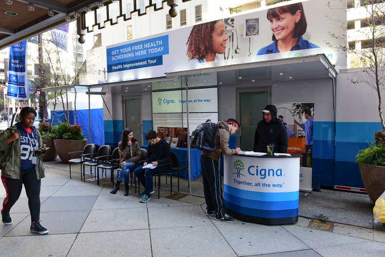 Cigna Health Improvement Tour Visits the Pennsylvania Ballet to Encourage Everyone to Make Health a Priority This Holiday Season