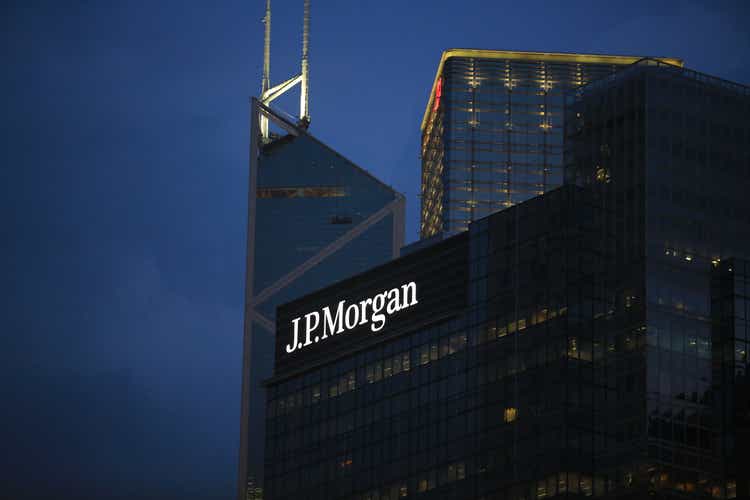 JPMorgan’s Lake Says Customers Should Be Willing to Pay for Bank Accounts – Report (NYSE:JPM)