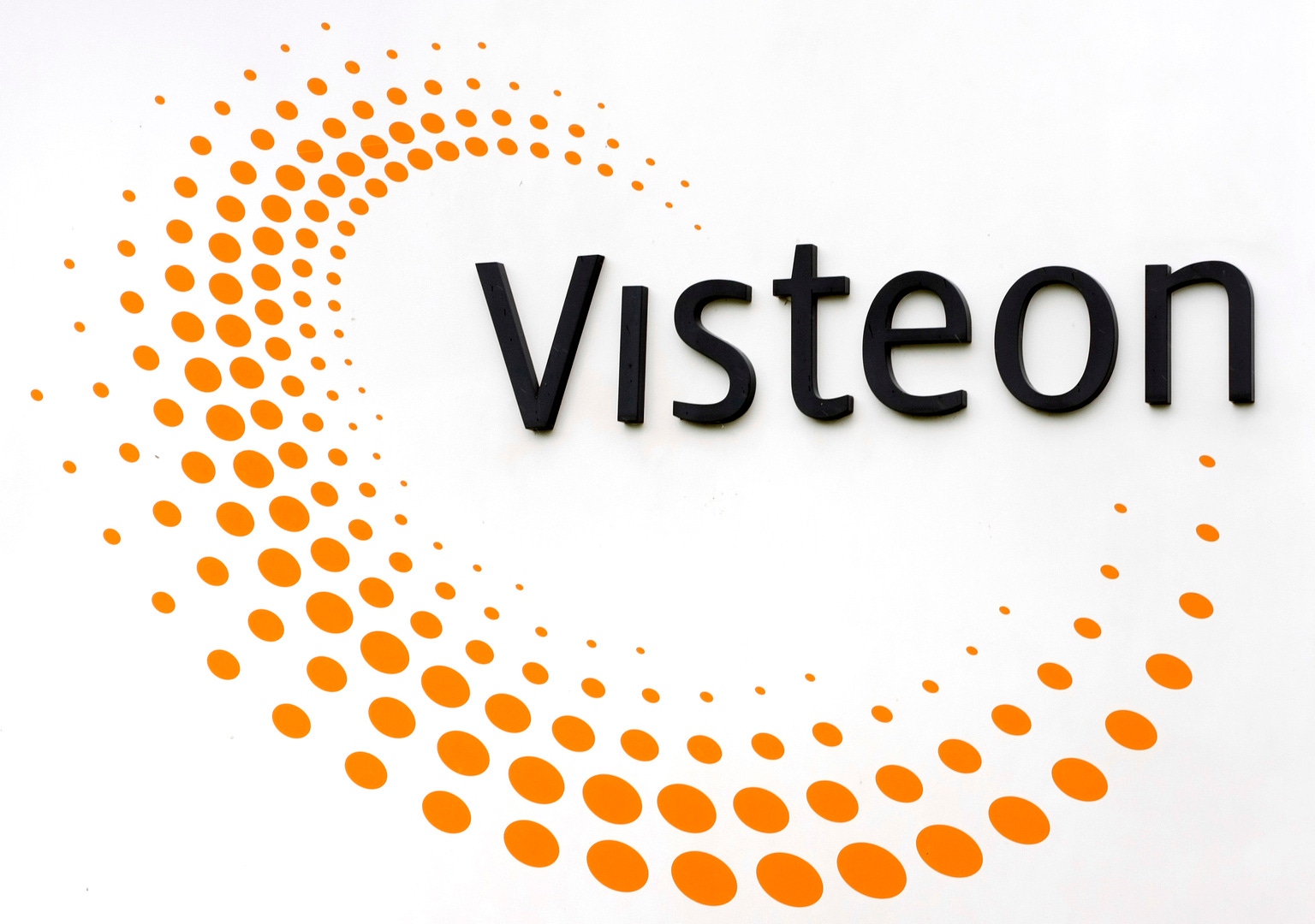 Visteon Shares Tumble on Weak 2026 Revenue Forecast