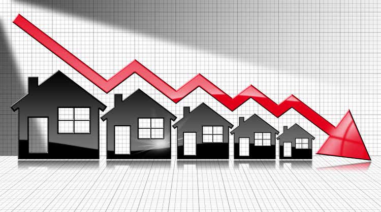 Decreasing Real Estate Sales - Graph with Houses