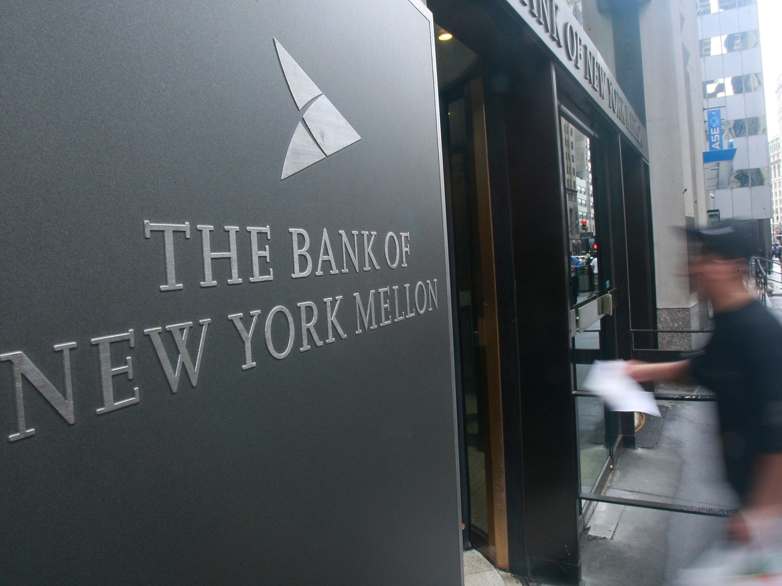 The bank of new york mellon. BNY Mellon. Бэнк оф Нью Йорк. Банк BNY Mellon.