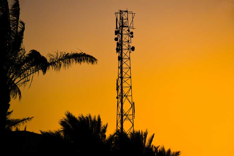 Telecommunication antenna cellular tower