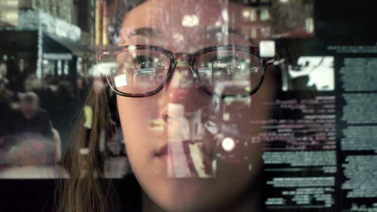 Touch screen analysing commerce