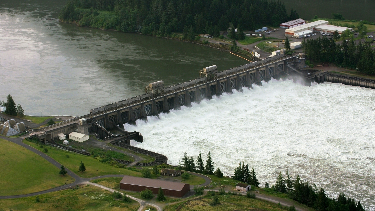 Portland General Electric Benefits From Hydropower (NYSE:POR)