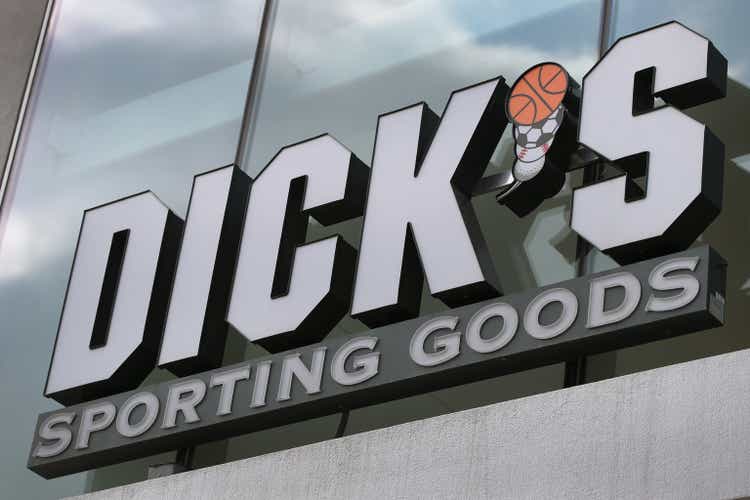 Dick"s Sporting Goods Announces Its Not Selling Assault-Style Weapons, And Raising Age To 21 For Firearms Purchases