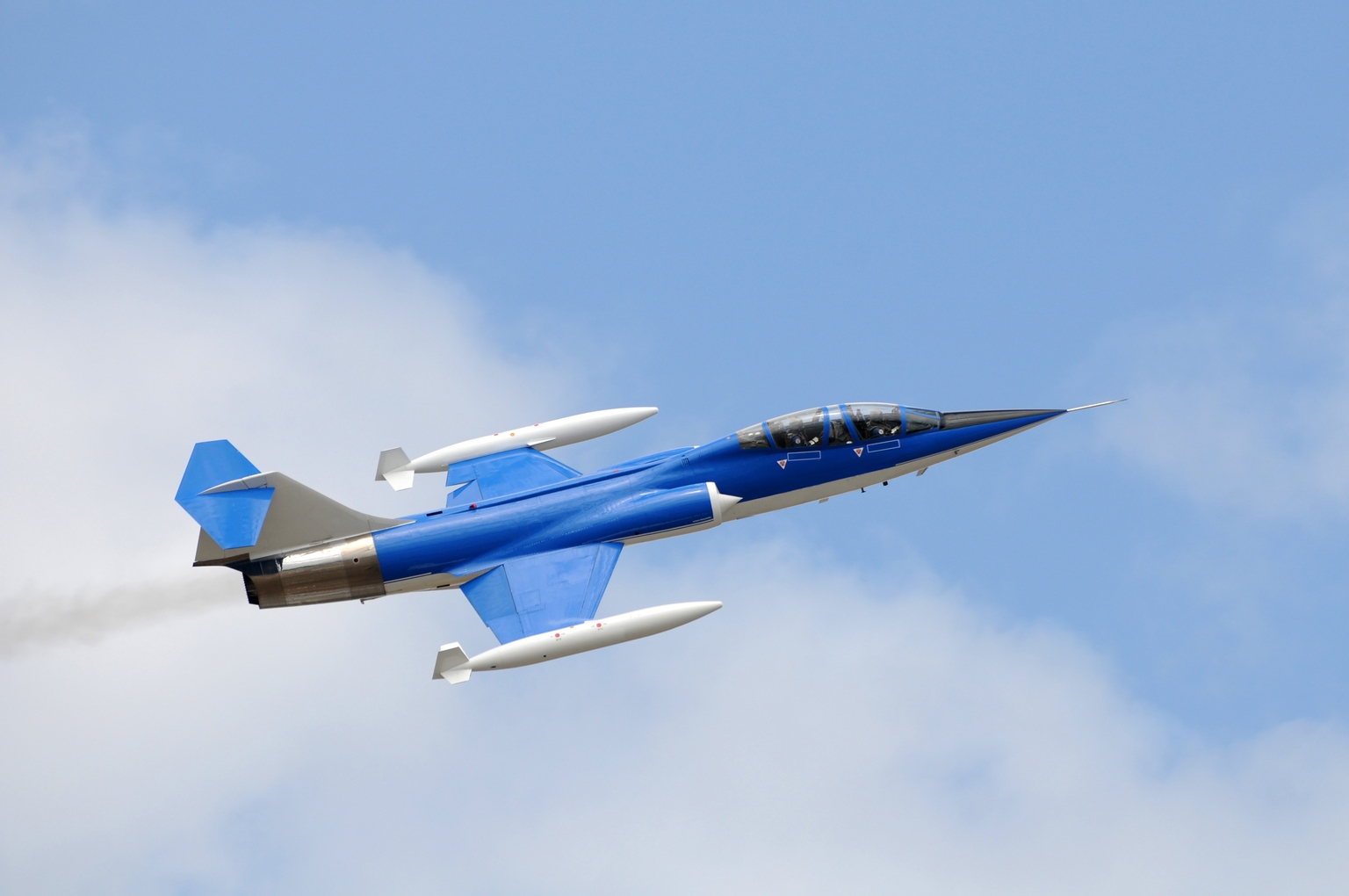 Starfighters Space: Retail Is Buying The Dream, While Management Is Pocketing The Difference