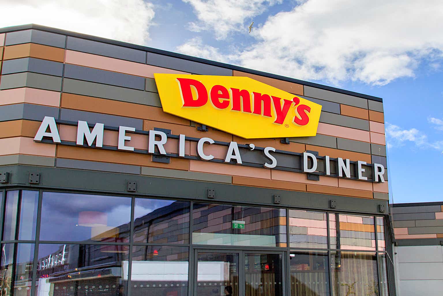 Магазины дени. Denny's американский ресторан. Denny's.